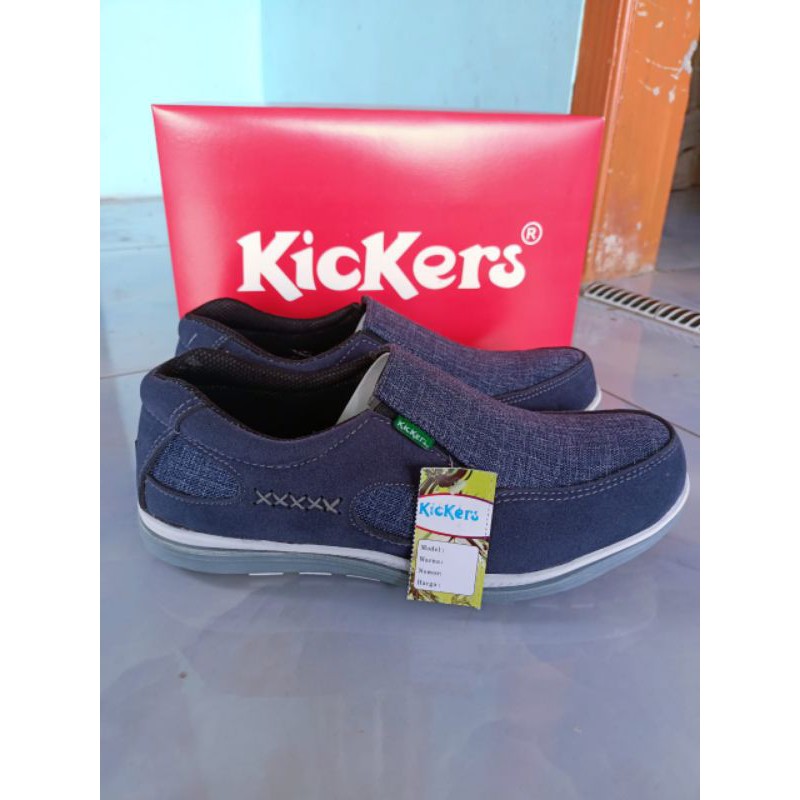 sepatu santai sepatu casual sepatu Kickers pria navy