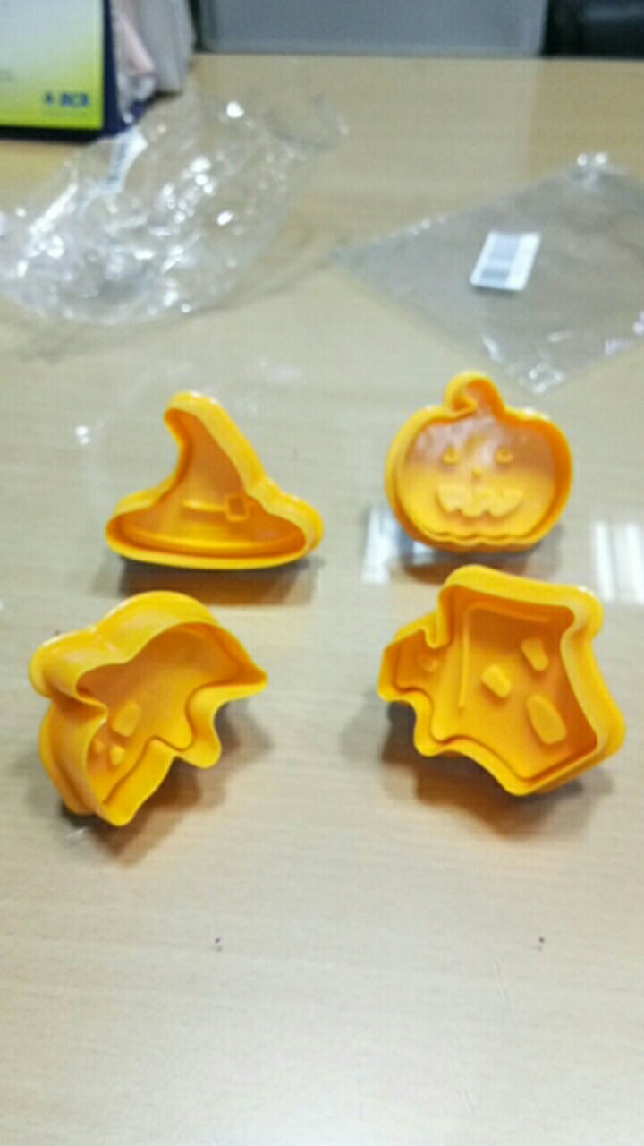 Set 4pcs Cetakan Adonan Kue Cookie Desain Halloween 3d Untuk Anak Kecil