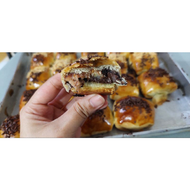 

BOLEN PISANG KEJU N COKLAT LUMERR PREMIUM