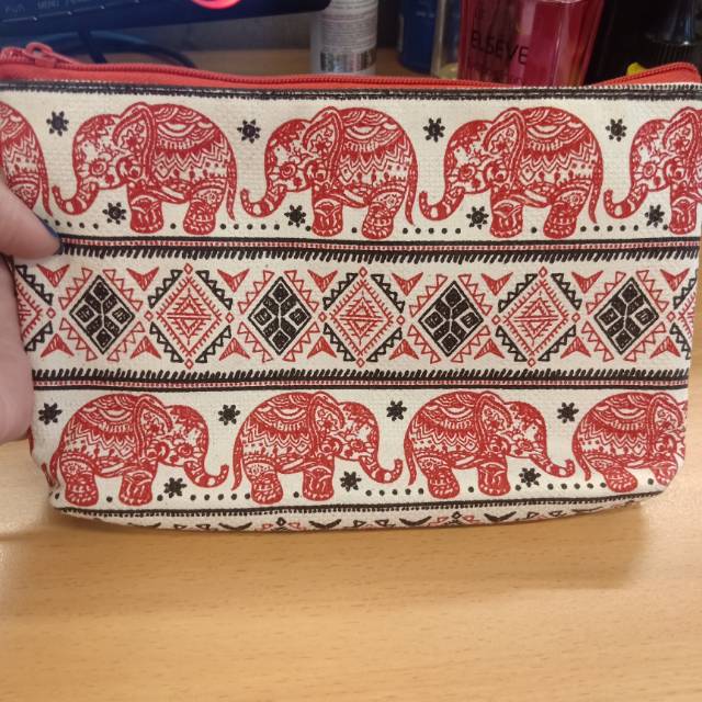 

New Kotak Pensil dan Pouch
