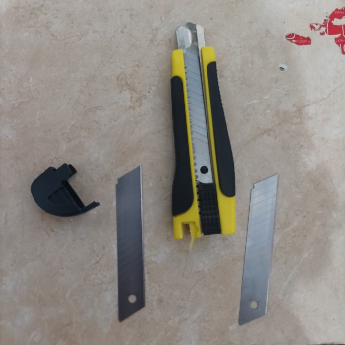 

Cantik Cutter Besar +Bonus Isi / Pisau Cutter Berkualitas Dan Nyaman Di Pakai Terbatas