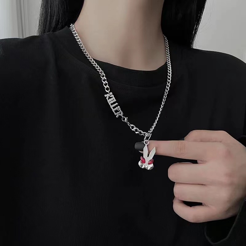 Manis gaya keren Ruby pembunuh Kelinci liontin kalung wanita retro alphabet jahitan rantai sweter pr