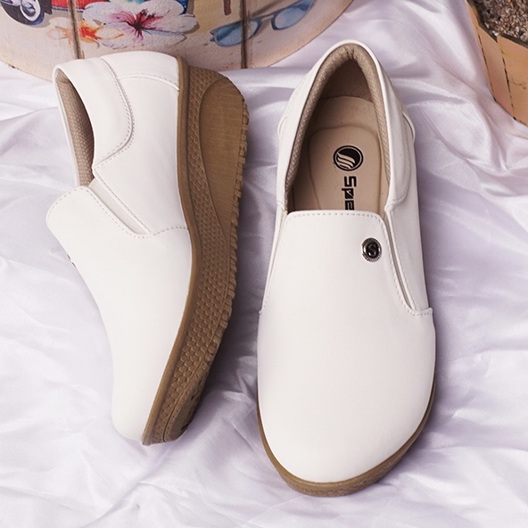 Sepatu slip on casual Wanita Lecia PUTIH Sepatu Slip on Ibu ibu Kekinian Model Trendy Original SPECT