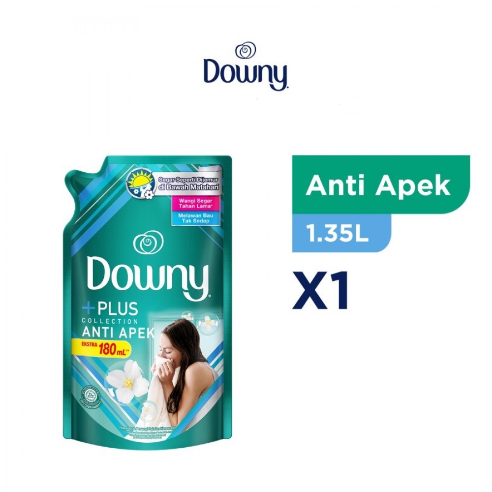 Downy Pelembut &amp; Pewangi Pakaian + PLUS Anti Apek - 1.35 L