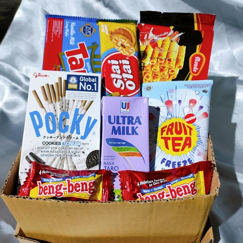 

standing snack gift box / Hampers snack box /kado wisuda/kado ultah