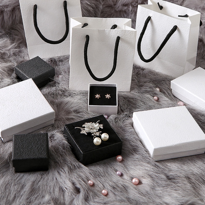 Kotak Kemasan Perhiasan Anting Kalung Gelang Cincin Bahan Kertas Warna Hitam Putih Polos