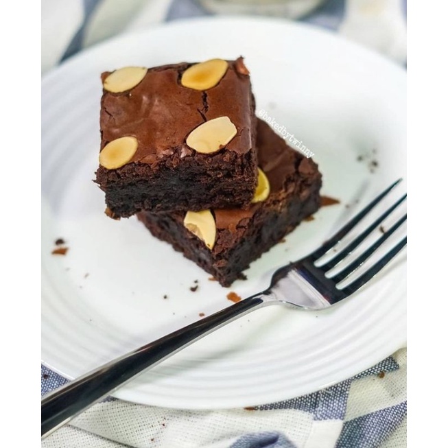 

Fudgy Brownies Panggang - MEDIUM SIZE