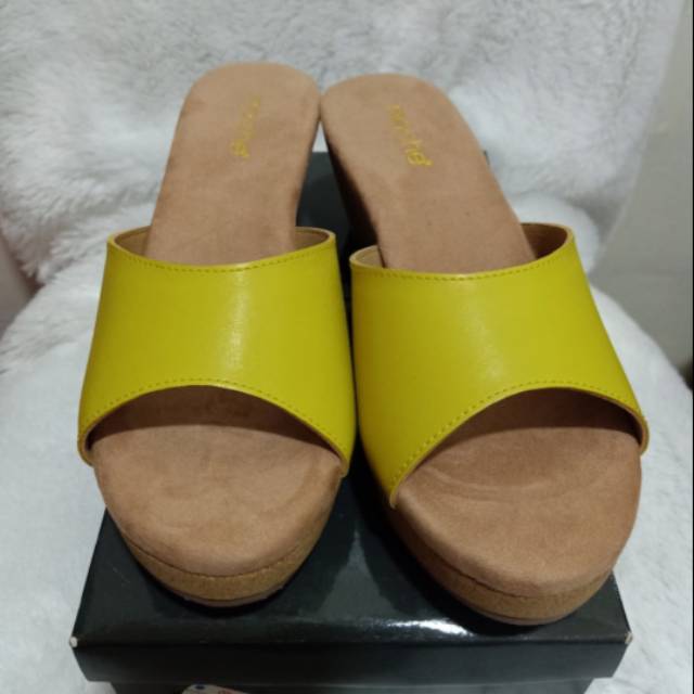Wedges NOCHE new size 38