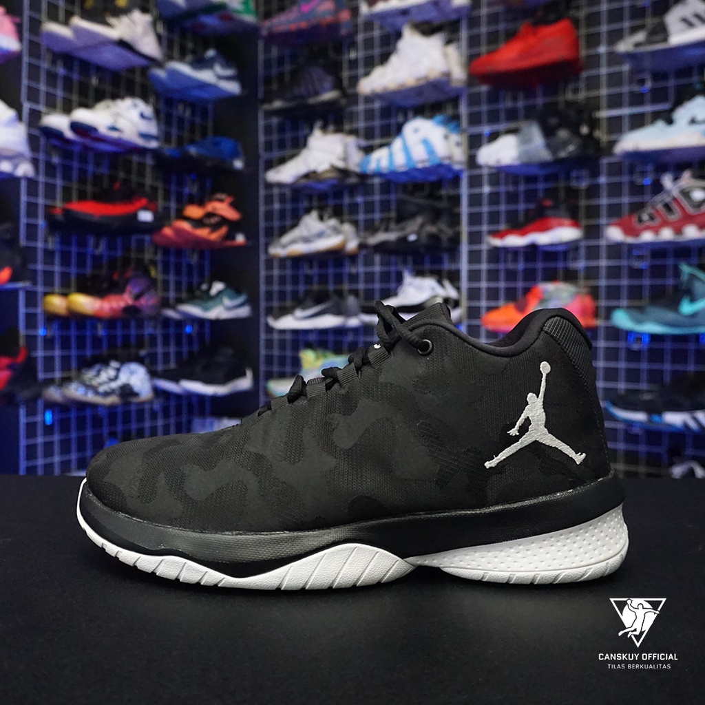 Sepatu Basket Pria Jordan B Fly Hitam Size 42.5