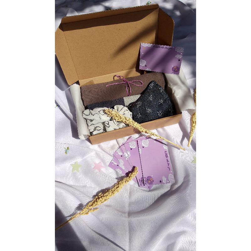 

Hampers Gift Box Hijab Murah (PAKET PLATINUM)