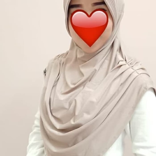 Hijab instan polos RUMANA model kerut samping kiri kanan