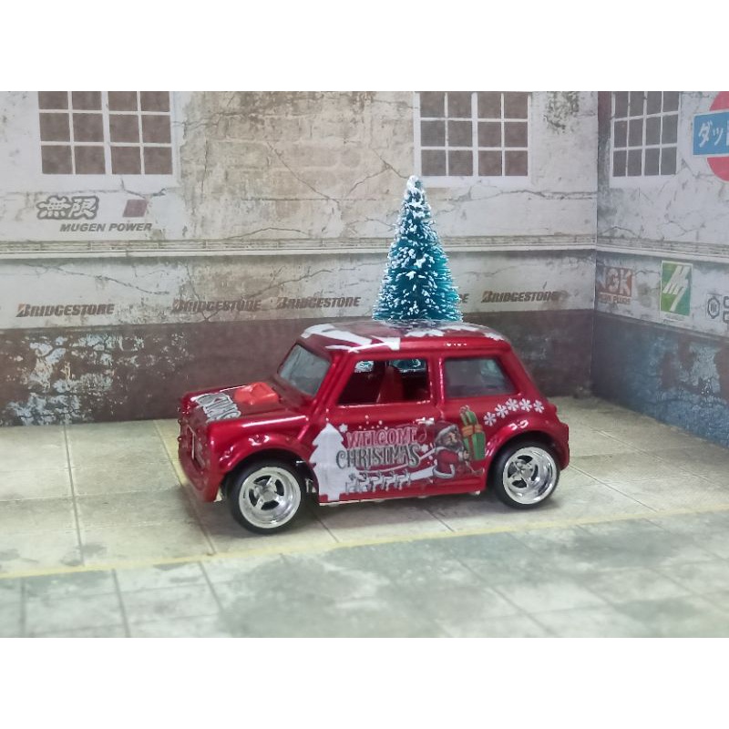Hot Wheels Morris Mini custom Welcome Christmas