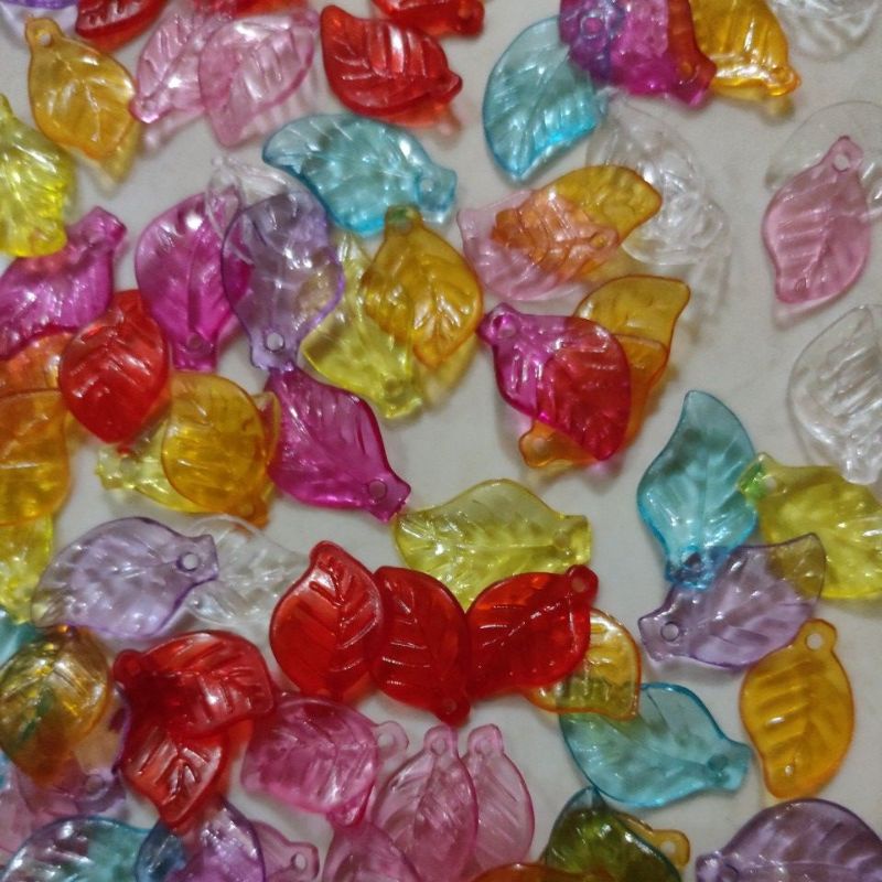 

Bahan Craft 30 Buah Daun Akrilik Bening (AKR-048)