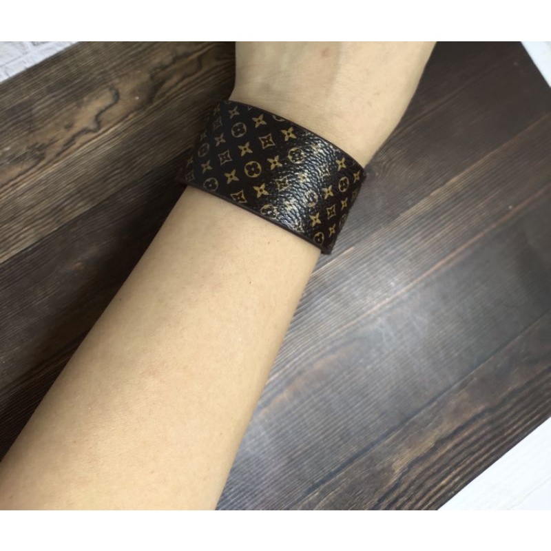 Fifi Fashion gelang jam model kulit lebar 3cm titanium premium limited