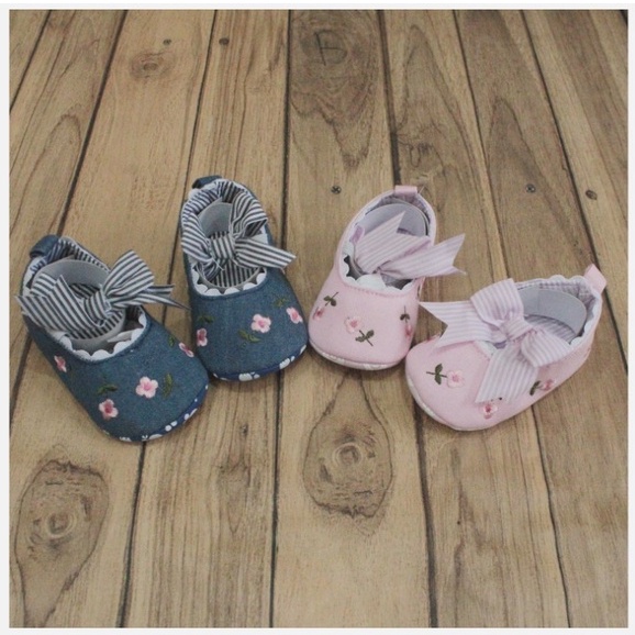 Sepatu Prewalker Casual Anti Selip Aksen Bunga untuk Bayi Perempuan 0-18 bulan Polka motif Pita Renda