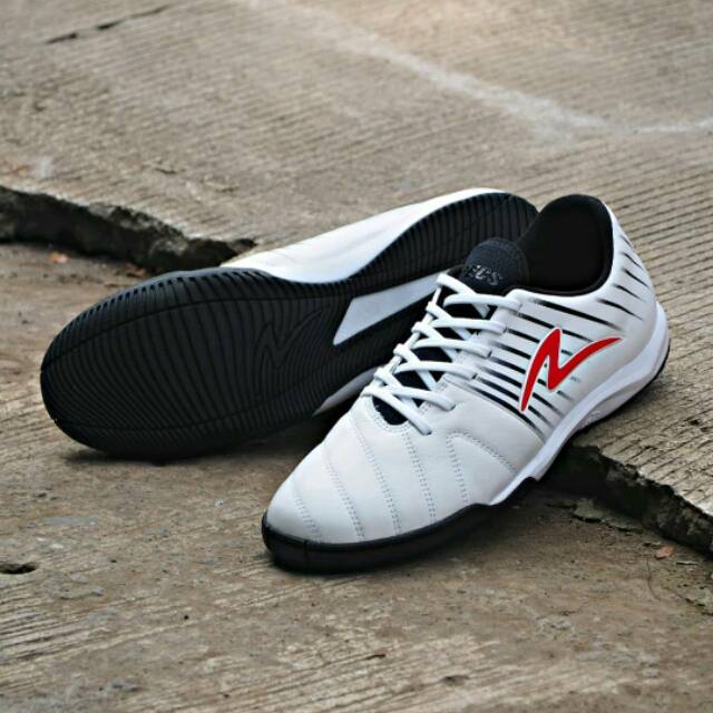 SEPATU FUTSAL SPECS BARRICADA LEA 19 IN
