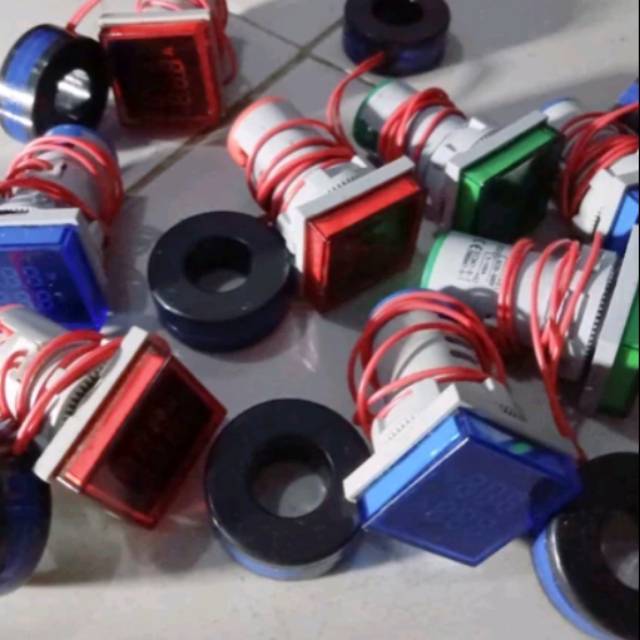 Voltmeter Dan Amperneter digital AC 220V