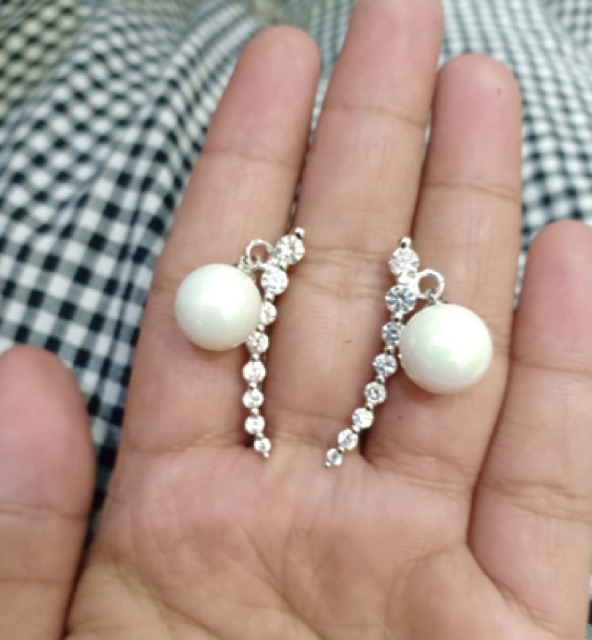 Anting wanita //anting mutiara // anting//perhiasan pengganti emas