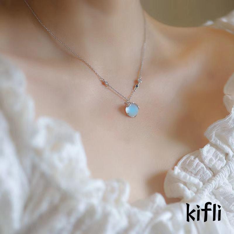 Kalung Rantai Klavikula Desain Kunangkunang Aksen Moonstone Untuk Hadiah Ulang Tahun Wanita