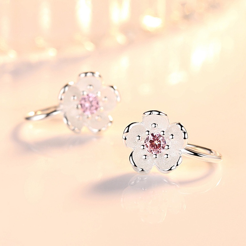 Anting Stud Kristal Bentuk Bunga Sakura Warna Silver Untuk Wanita