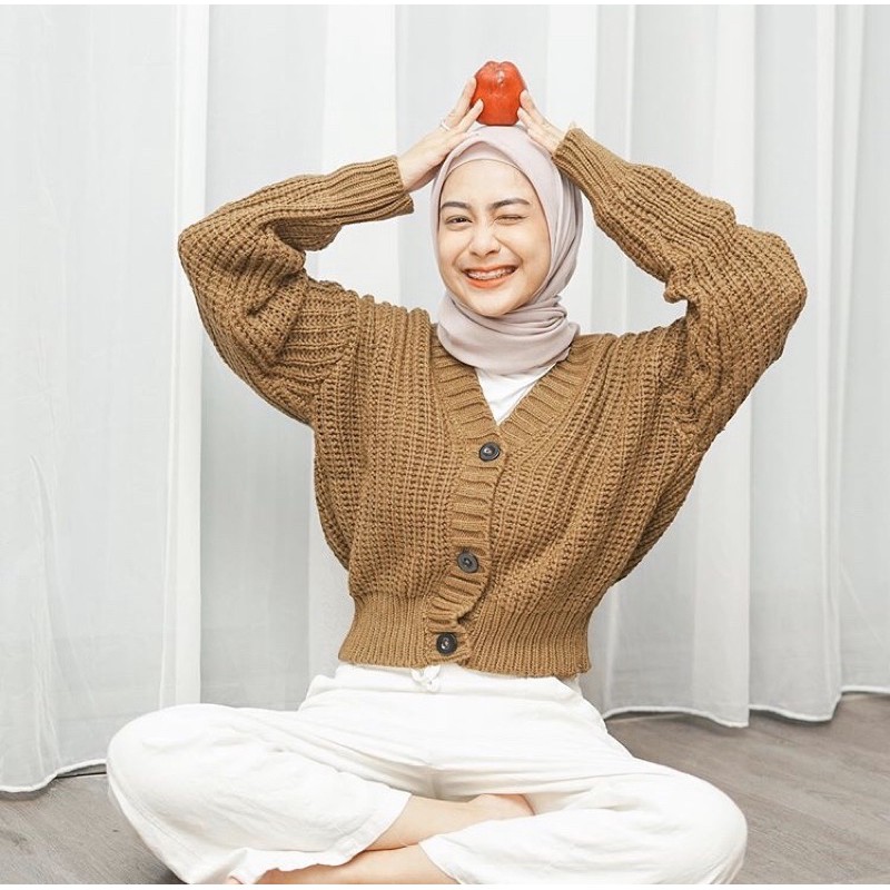 BRAID BUTTON CARDI CROP RAJUT TEBAL PREMIUM CARDI 3 BRAID BUTTON CARDI CROP RAJUT TEBAL PREMIUM CARDI 3