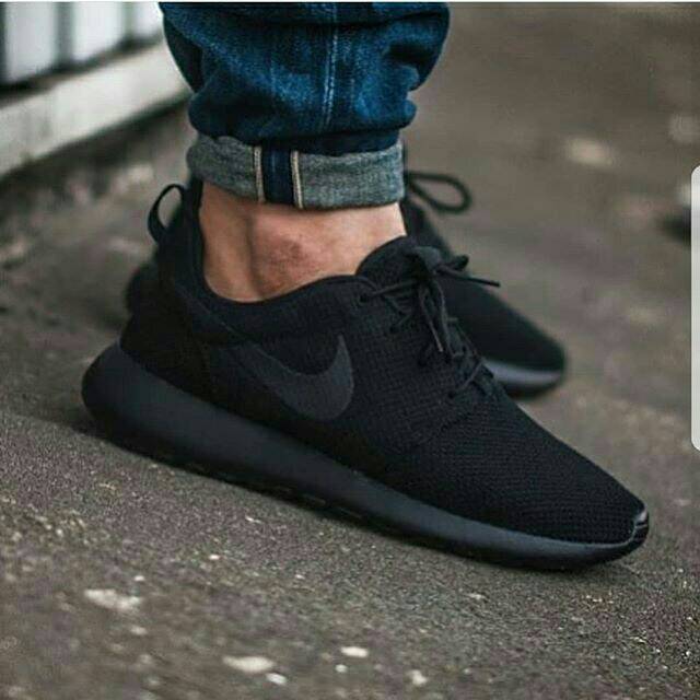 sepatu nike roshe run