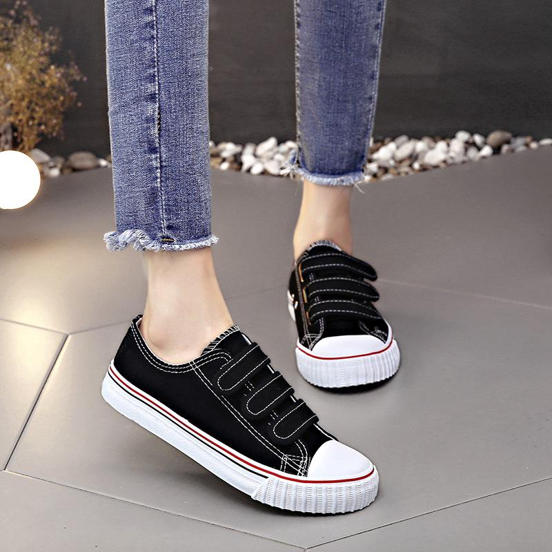 Sepatu Sneakers Wanita Bahan Kanvas Warna Hitam / Putih