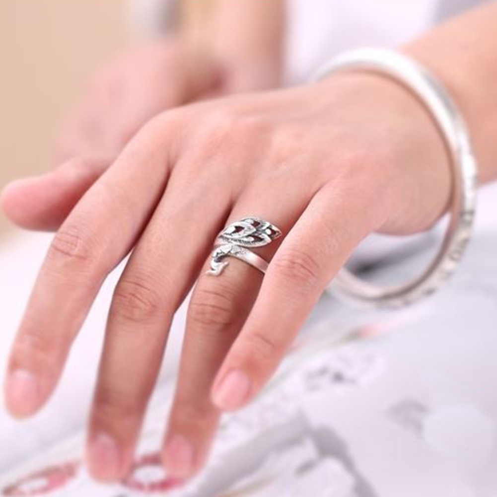 Hu Hu Hu Hu Hu Alat Bantu Pasang Kacamata♡ Cincin Model Terbuka Desain Ukiran Merak Warna Silver Gaya Vintage Untuk Wanita