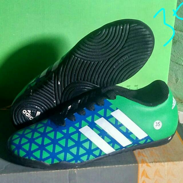 Cuci gudang sepatu Futsal anak Adidas