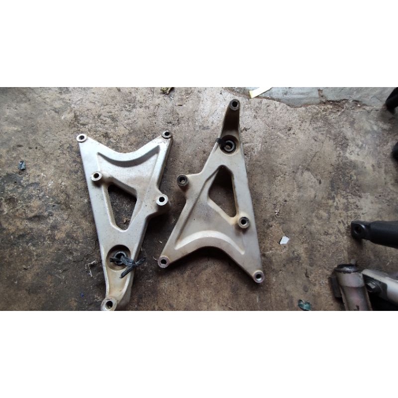 SWING ARM KNALPOT PANGKON KNALPOT  VARIO 125 VARIO 150 LED  VARIO 125 OLD ORIGNAL COPOTAN