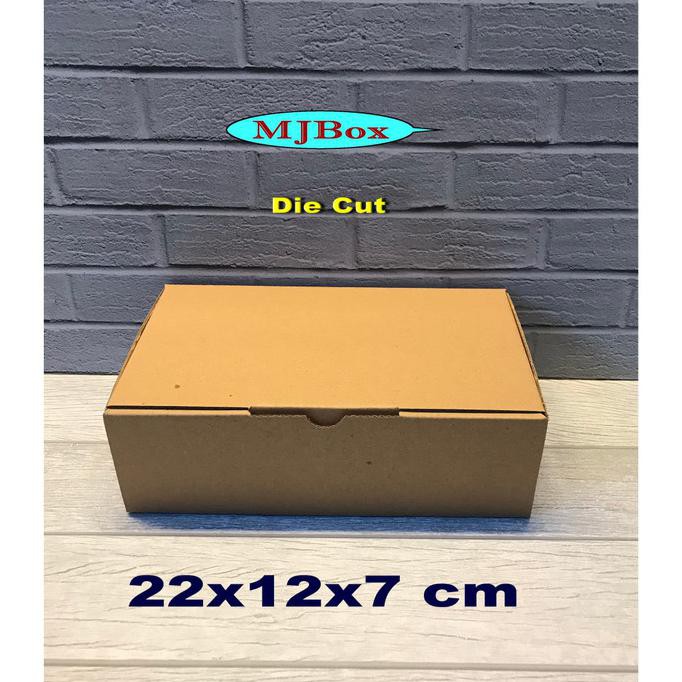 

BARU kardus karton box uk.22x12x7...die cut .kue bolu