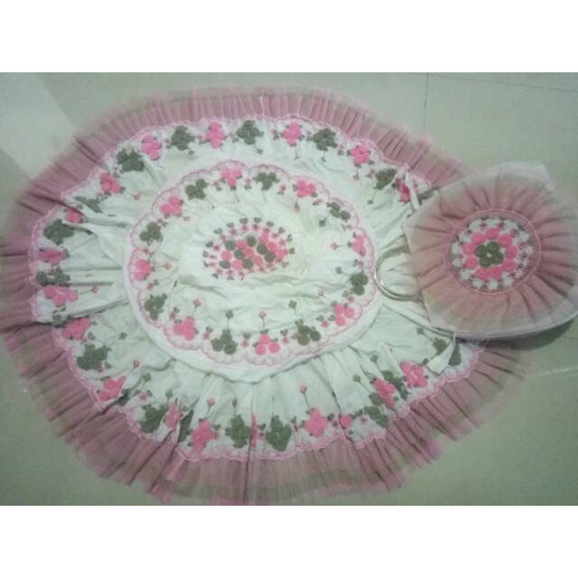 Mukenah cantik warna putih tulang. Bahan katun sutra. Bordil mix tile