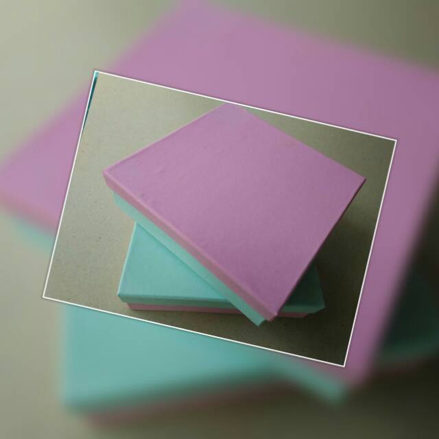 

Kotak Kado/Packing/Gift Box ukuran 25x25x5 cm