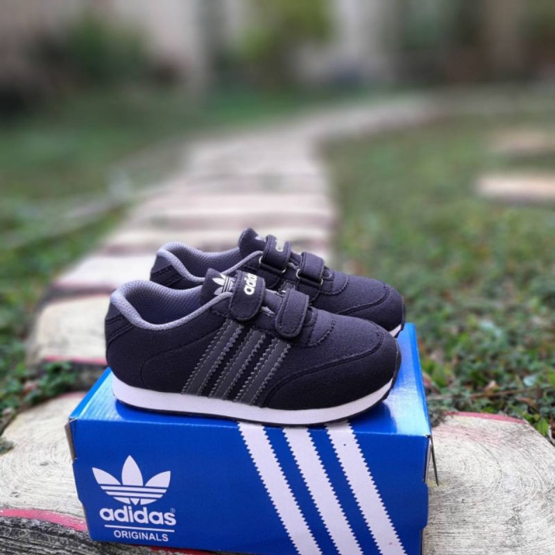 SEPATU ANAK ADIDAS HITAM PREMIUM QUALITY SEPATU ANAK HITAM ADIDAS