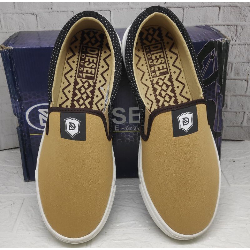 SEPATU SLIP ON DIESEL BOSTON produk asli dari speed , loggo harga obral murah meriah