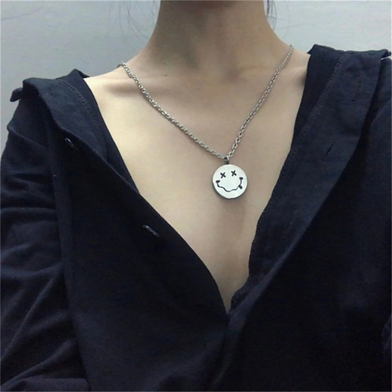 Kalung Rantai Liontin Smiley Face Asimetris Gaya Hip Hop Untuk Pasangan / Pria / Wanita