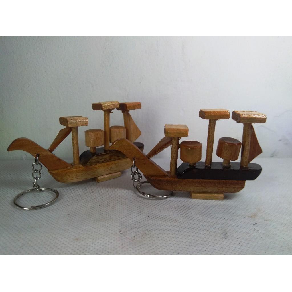 GANTUNGAN KUNCI. SOUVENIR UNIK. OLEH OLEH JOGJA. MINIATUR KAPAL BAHAN KAYU