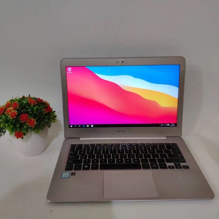 Laptop Asus ZenBook CORE M3 RAM 8gb SSD 256gb BEKAS-SECOND