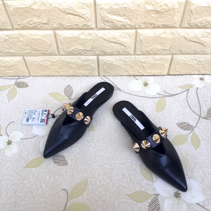 SEPATU ZR-132 POINTED TOE MULES WITH STUDS