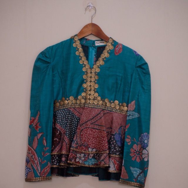Preloved Atasan Batik Sutera Dian Pelangi