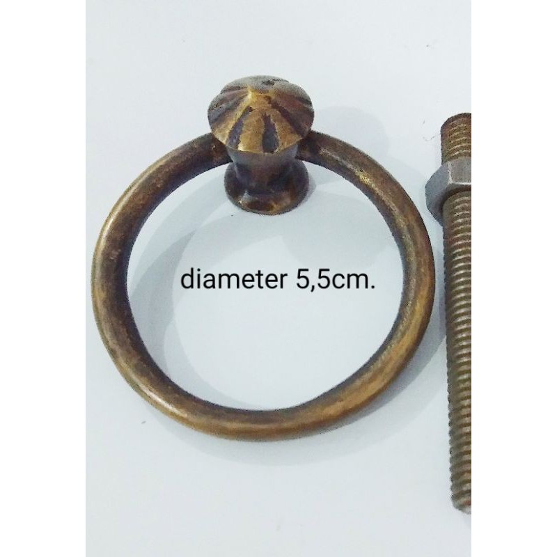 Tarikan pintu/ketukan kuningan antik diameter 7,5cm. 5,5cm.