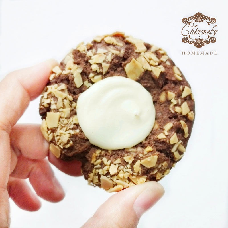 

Giant Chocolate Thumbprint Cookies 150 g