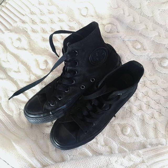 size 8 black high top converse
