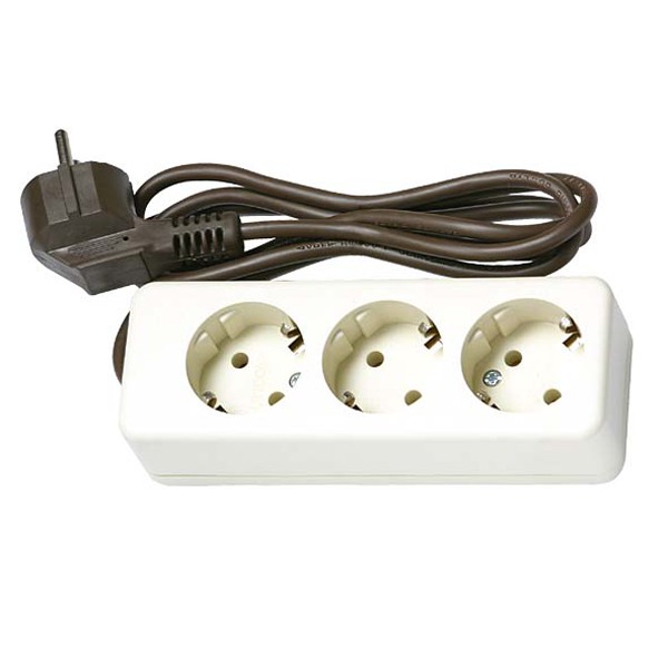 Uticon ST-138 C Stop Kontak 3 Lubang Kabel 1.5M dengan Grounding