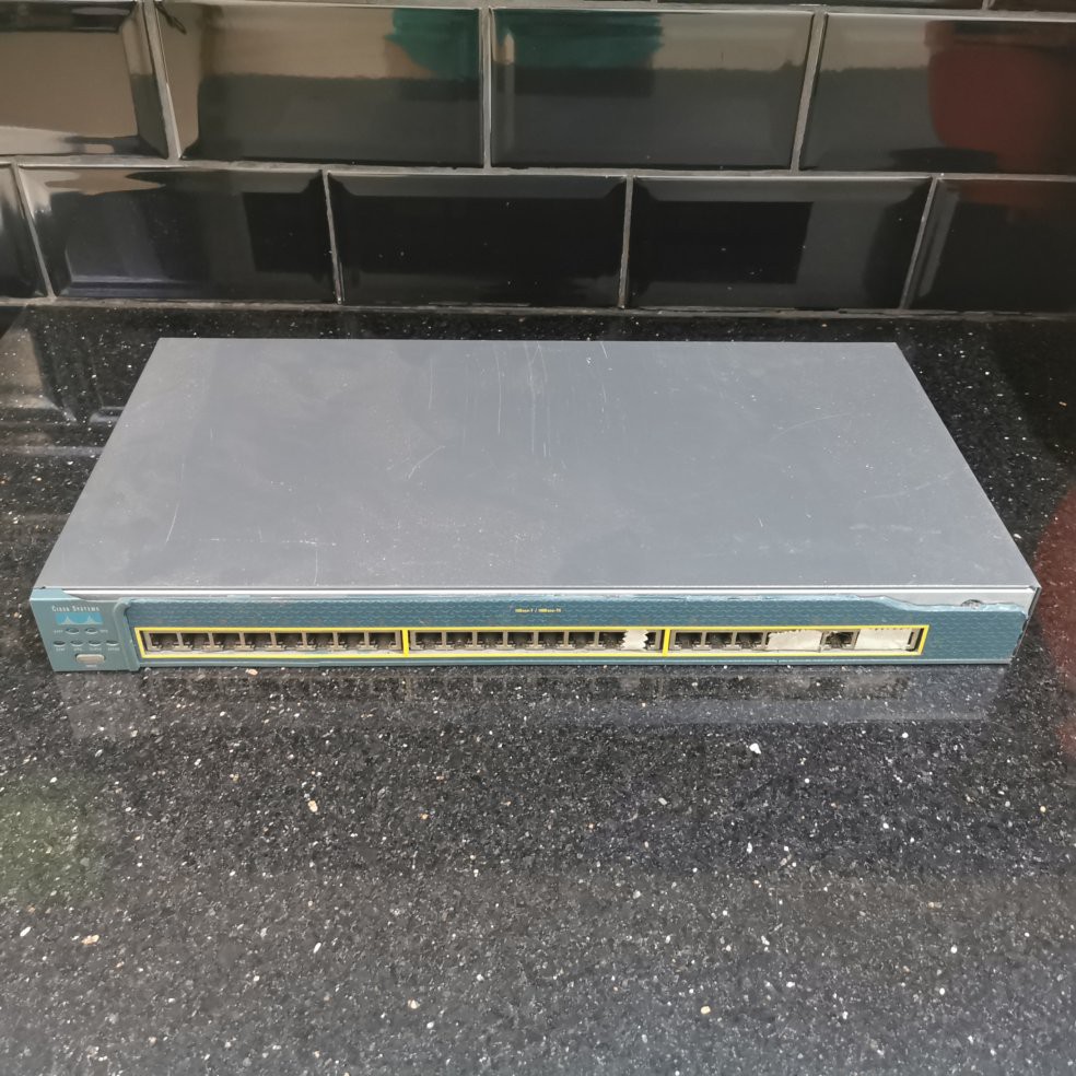 Switch Hub Cisco Catalyst 2950 Manageable Lumayan Untuk Belajar Cisco