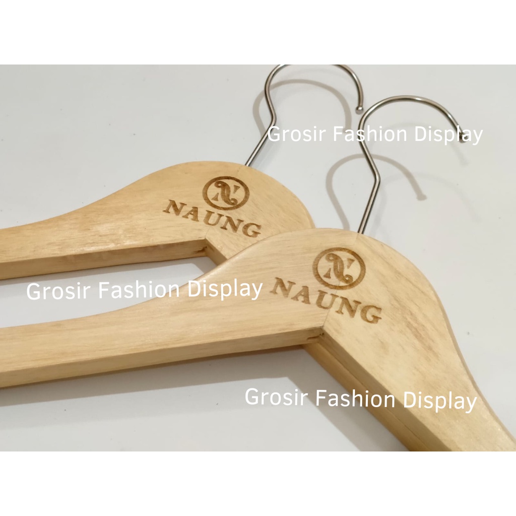 Hanger Kayu Distro Grafir Logo Laser Souvenir Nikahan Cendra Mata Pernikahan Gantungan Baju Kayu Pakai Logo Grafir Laser Bisa Custom Logo Grafir Laser-BH