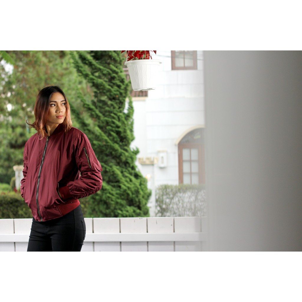 Jaket Bomber Polos Wanita Maroon Furing Dakron