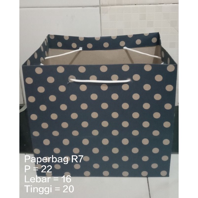 

Paperbag R7 Polkadot/Batik (22.16.20)