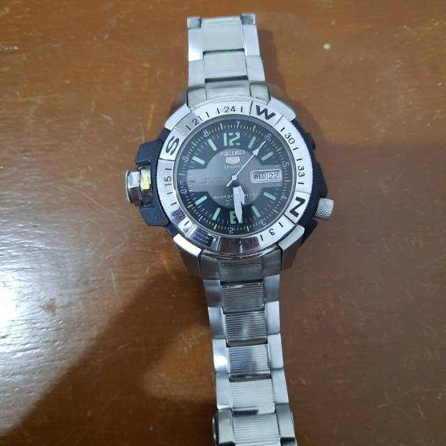 Jam tangan SEIKO Sport