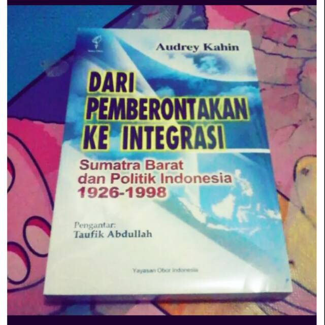 dari pemberontakan ke integrasi Sumatra Barat dan Politik Indonesia 1928-1998 - Audrey Kahin